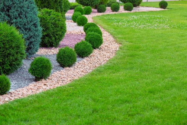 Edging Stones Installation in Woodland Hills