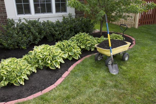 Landscape Mulching in Woodland Hills
