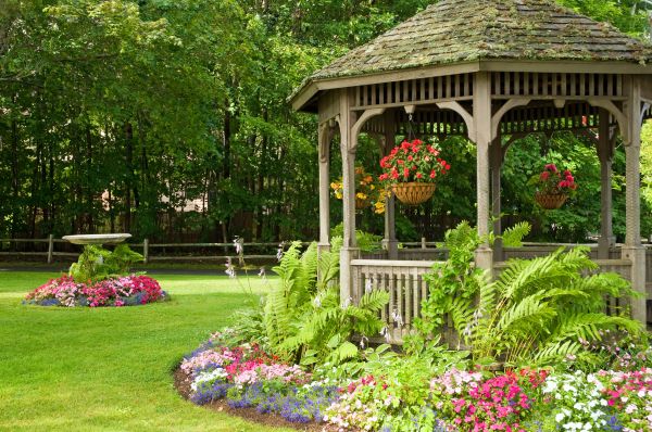 Backyard Landscaping Service in Woodland Hills
