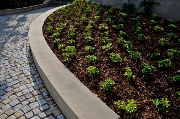Commercial Mulching in Woodland Hills